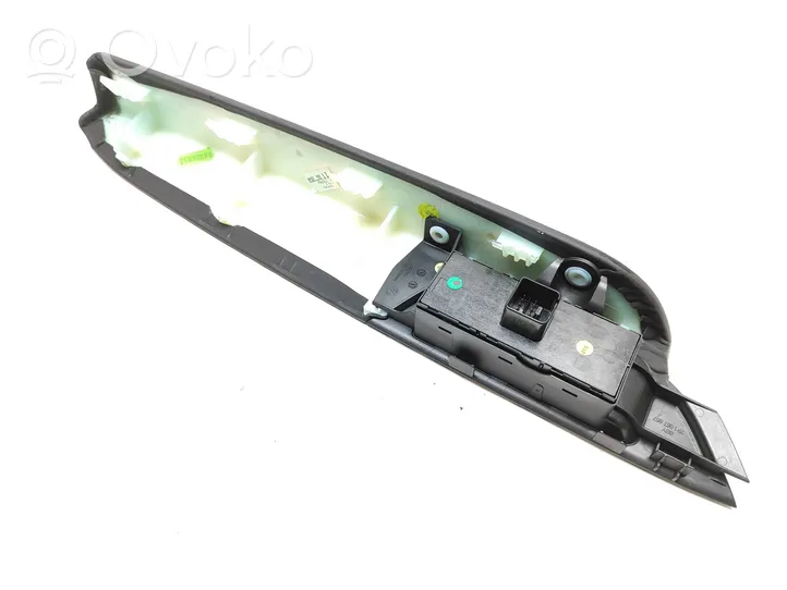 Volkswagen Touareg II Altro elemento di rivestimento della portiera anteriore 7P1857857