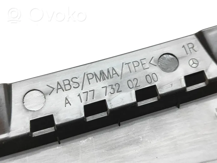 Mercedes-Benz A W177 Rivestimento modanatura del vetro della portiera posteriore A1777320200