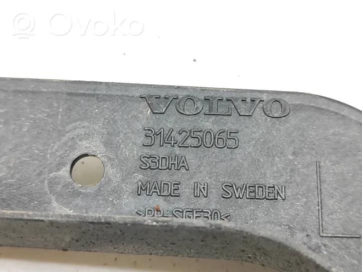 Volvo S90, V90 Задний держатель бампера 31425065