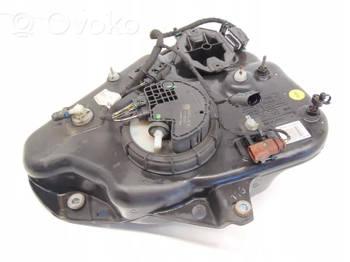 Audi A5 Réservoir de fluide AdBlue 8K0131877