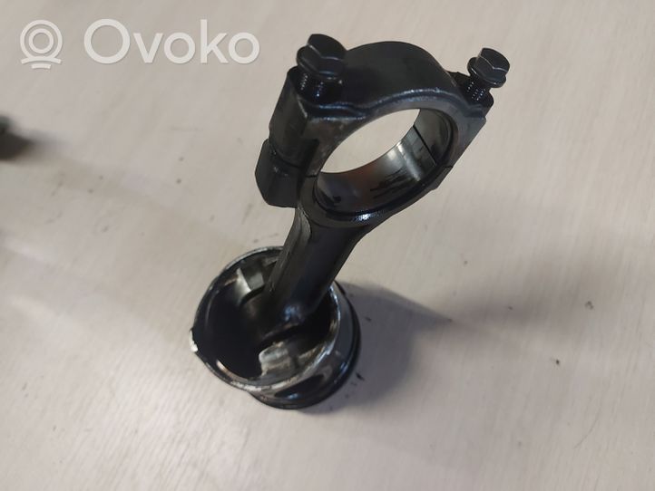 Renault Trafic II (X83) Piston avec bielle 