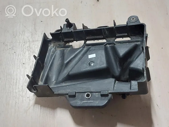 Skoda Fabia Mk2 (5J) Vassoio batteria 6Q0915331