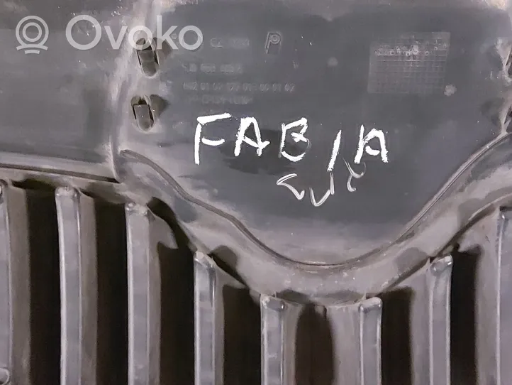 Skoda Fabia Mk2 (5J) Atrapa chłodnicy / Grill 5J0853668A