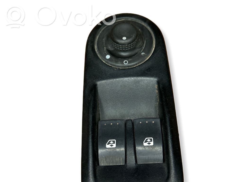 Renault Trafic II (X83) Electric window control switch 