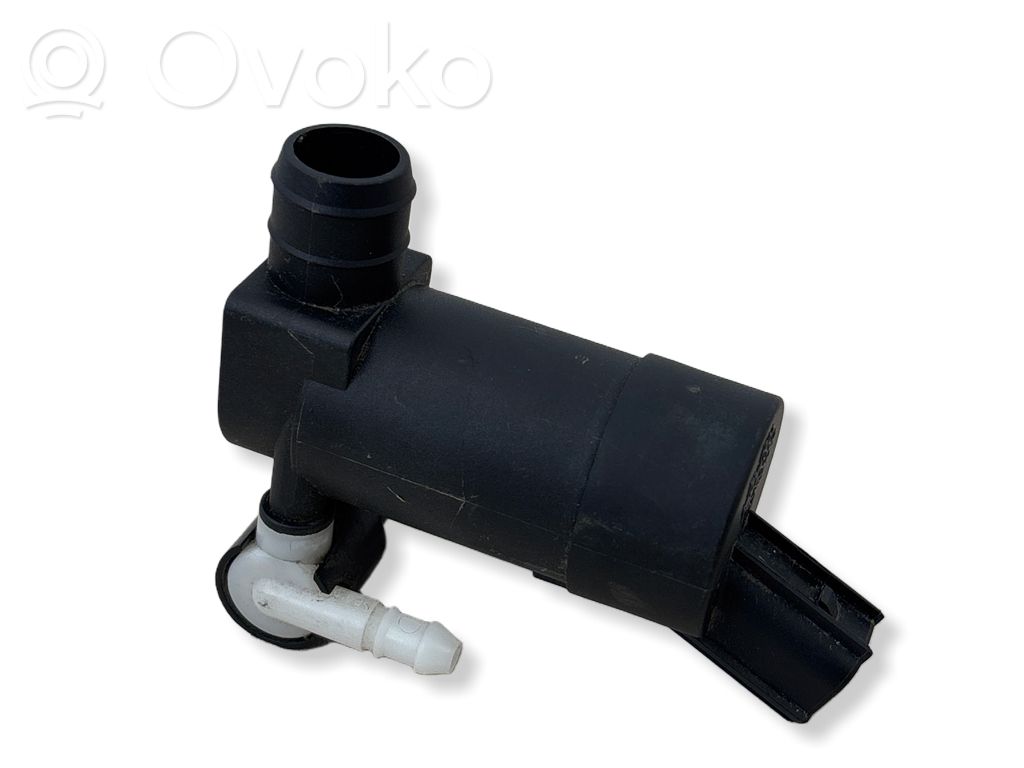 Volvo V70 Windscreen/windshield washer pump 