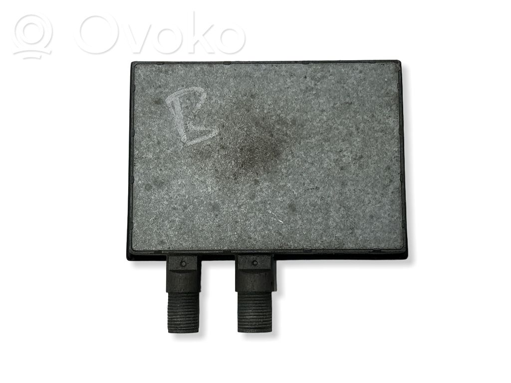 BMW 7 E38 Antenos stiprintuvas 