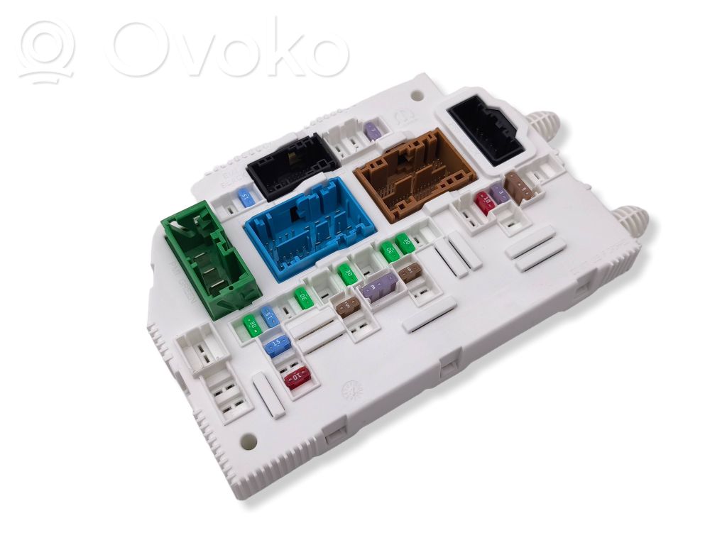 Opel Grandland X Fuse module 