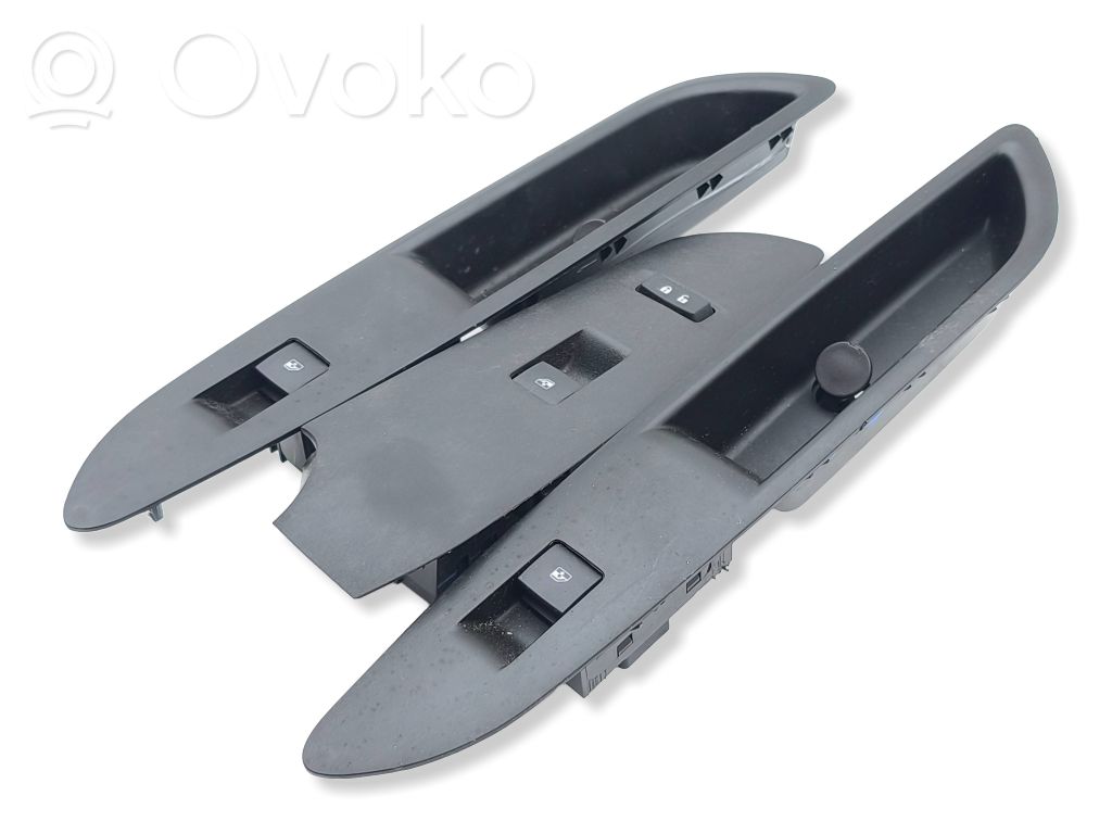 Chevrolet Trax Electric window control switch 
