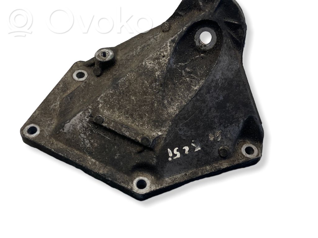 Engine mounting bracket   6761111,24168110,6D226D