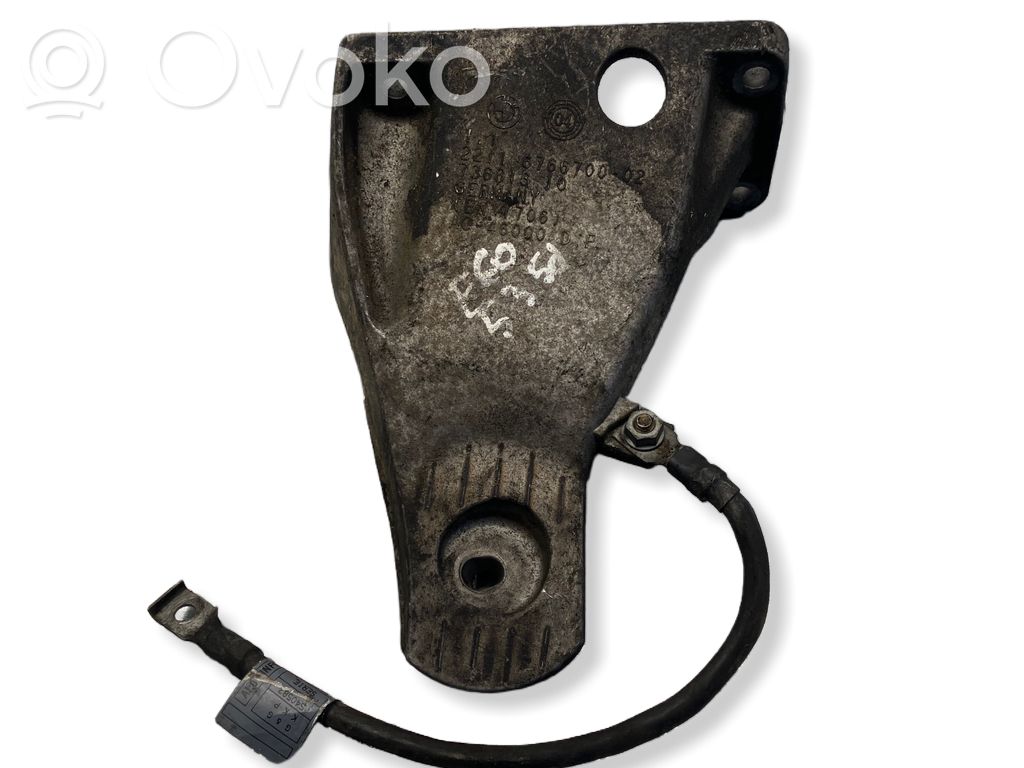 BMW 5 E60 E61 Engine mounting bracket 