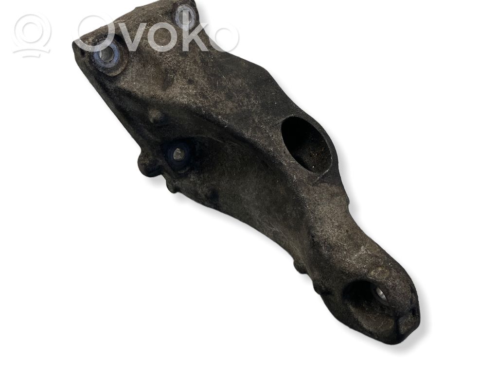 Soporte de montaje del motor (Usadas)   6760320