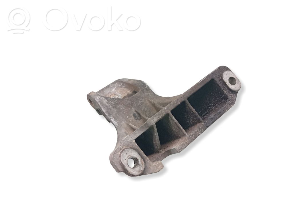 Volkswagen PASSAT B5 Engine mounting bracket 