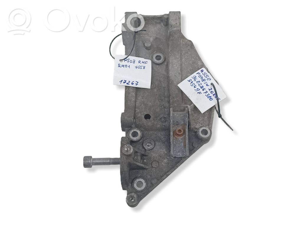 Peugeot 508 Soporte del alternador 