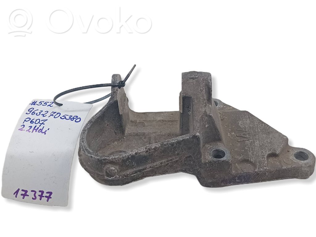 Peugeot 607 Engine mounting bracket 