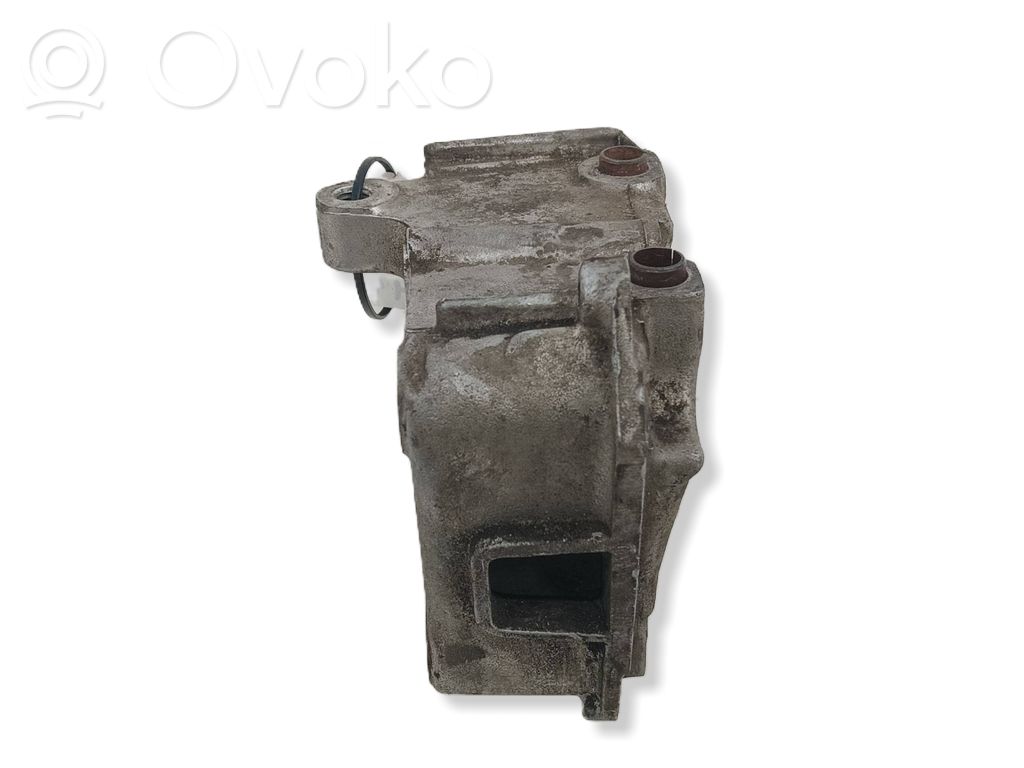 Peugeot 607 Engine mounting bracket 