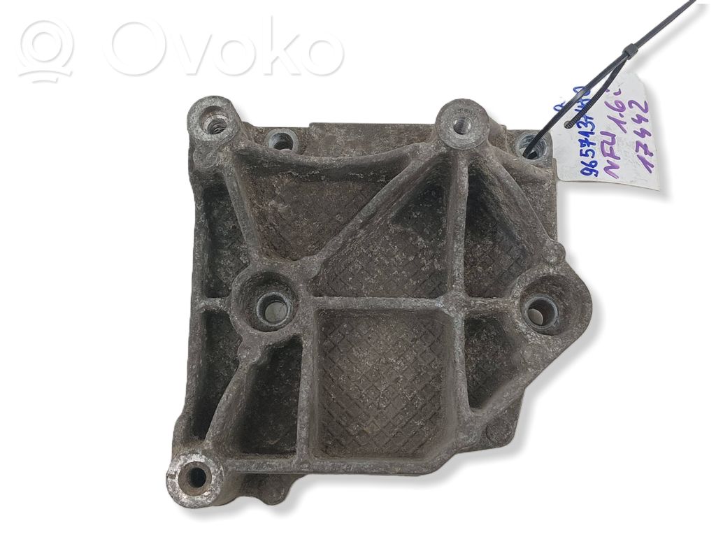 Citroen C4 I A/C compressor mount bracket 