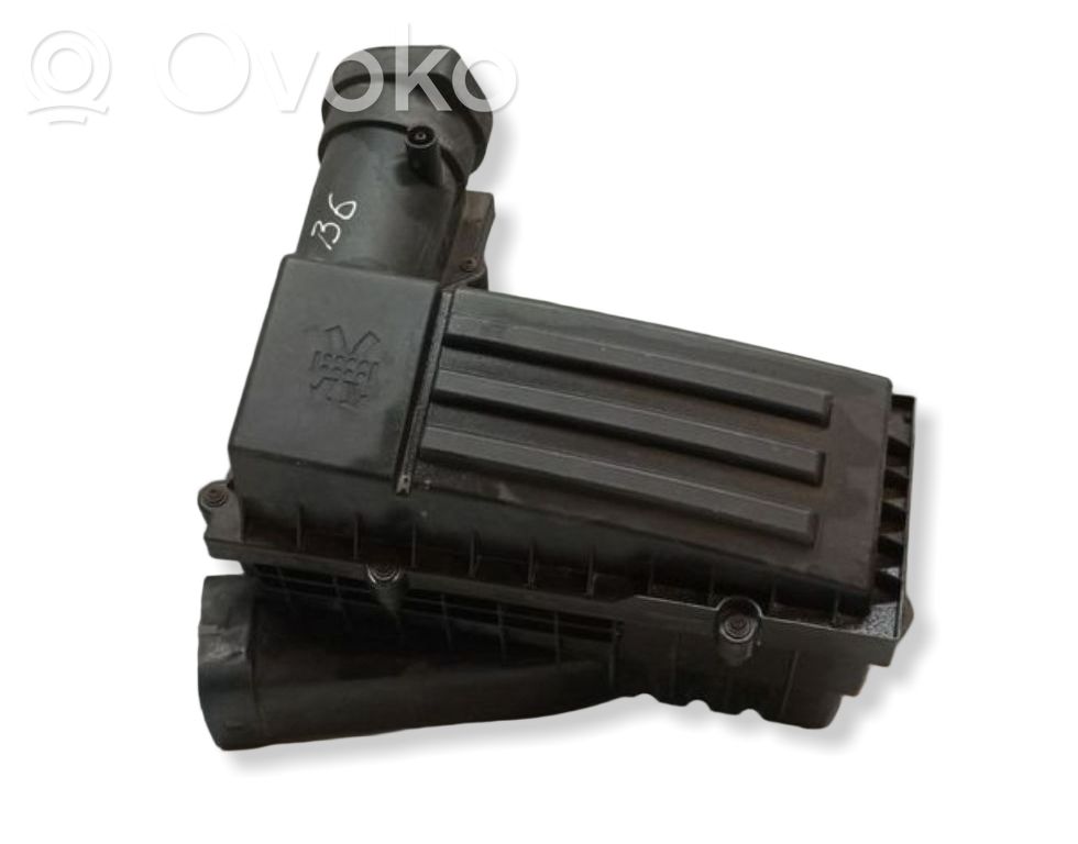 Volkswagen PASSAT B6 Air filter box 