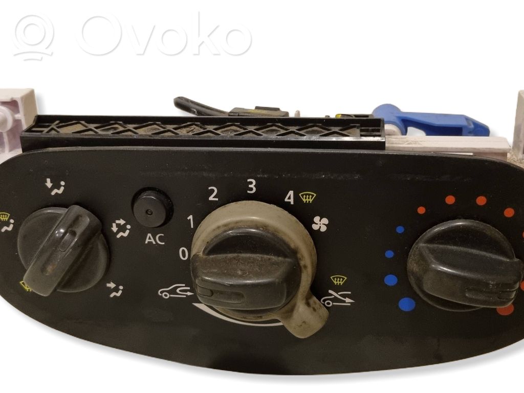 Dacia Duster Climate control unit 