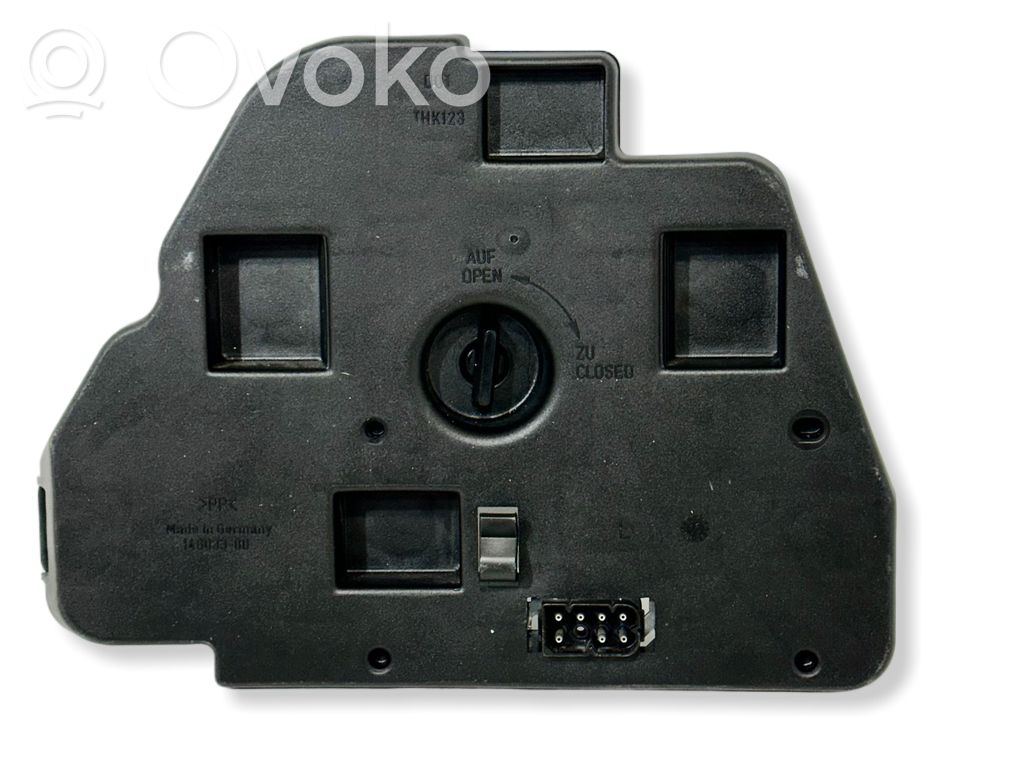BMW 5 E39 Tail light bulb cover holder 