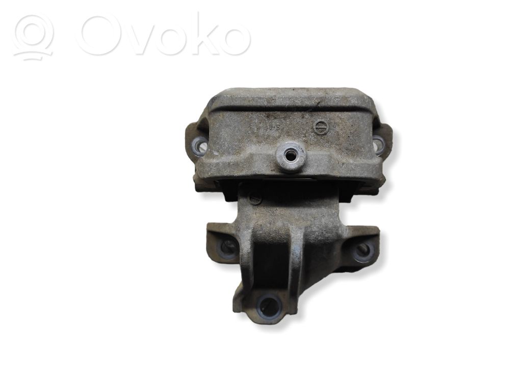 Mitsubishi Outlander Engine mount bracket 