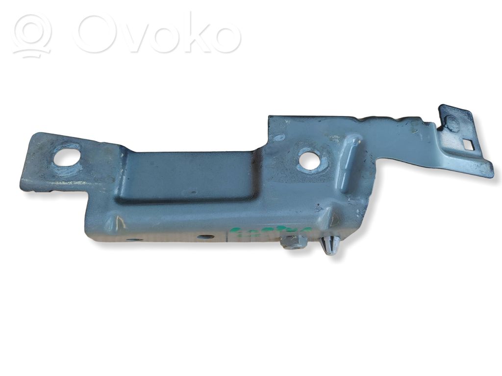Fender mounting bracket   631235481R