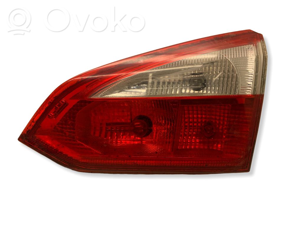Ford Focus Aizmugurējais lukturis pārsegā 