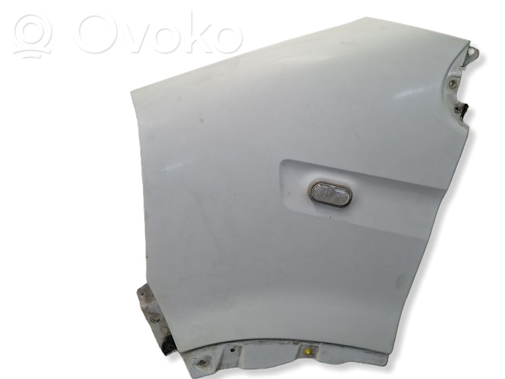 Nissan Interstar Крыло 