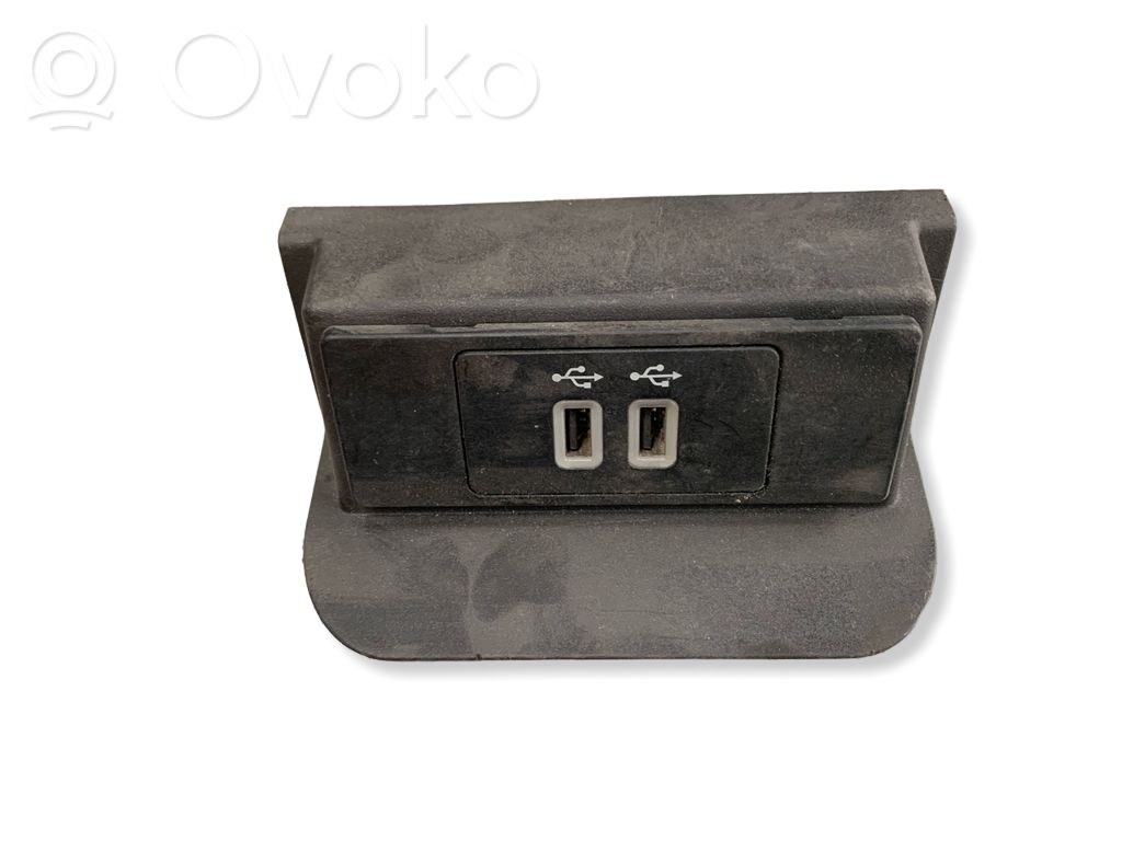 Ford Transit Custom USB jungtis 