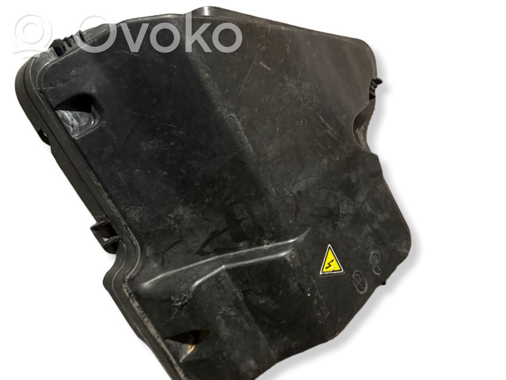 BMW X6 E71 Fuse box cover 