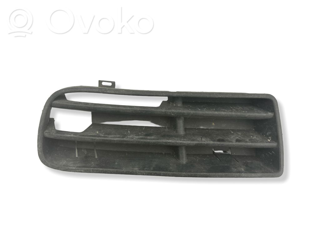 Volkswagen Golf IV Front bumper lower grill 