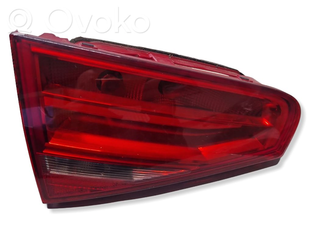 Lampy tylnej klapy bagażnika   8K5945093AA,THK242D0T