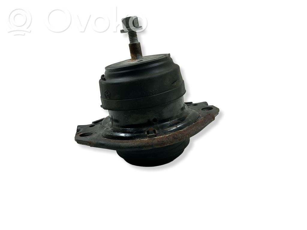 Engine mount bracket   PA35582