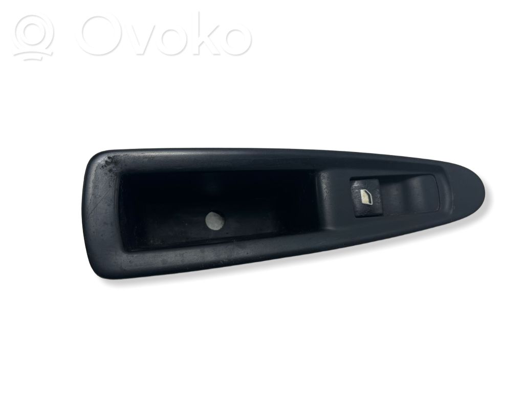 Electric window control switch   9650912777
