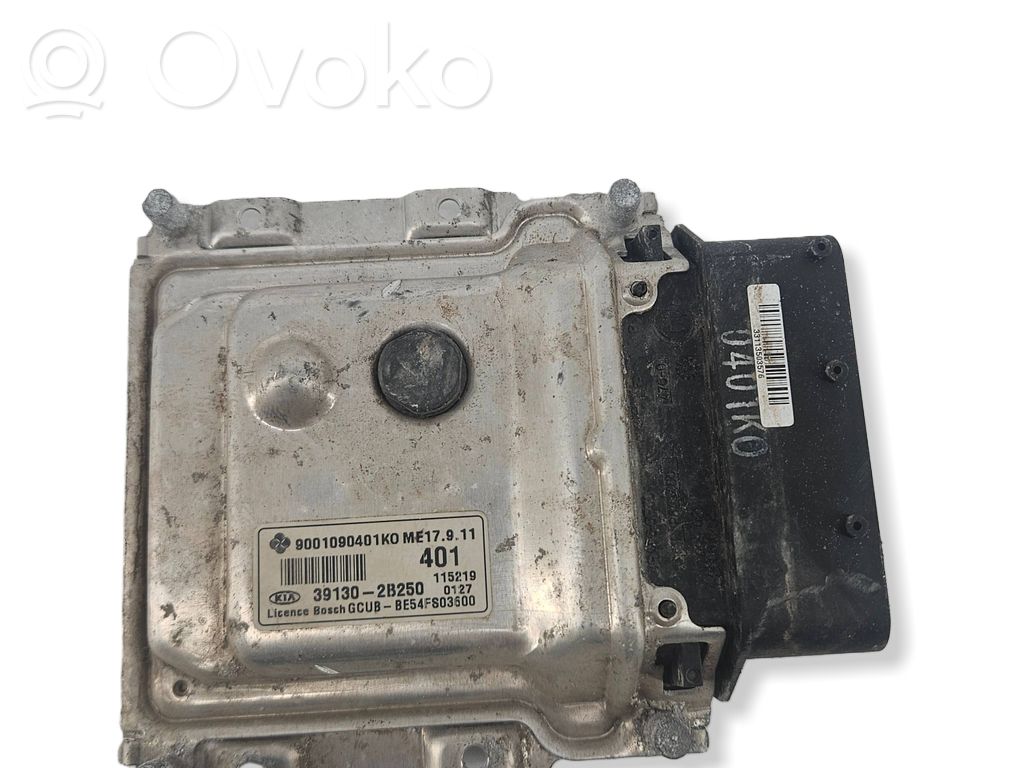 Volkswagen Golf VI Engine control unit/module 