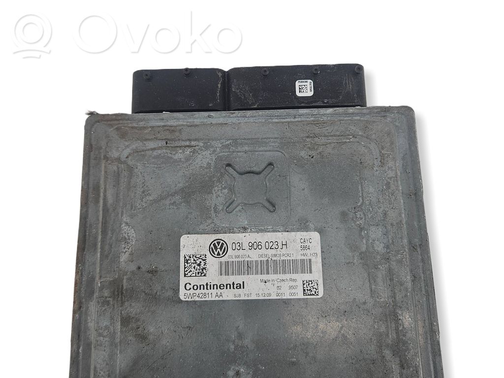 Volkswagen Golf VI Engine control unit/module 