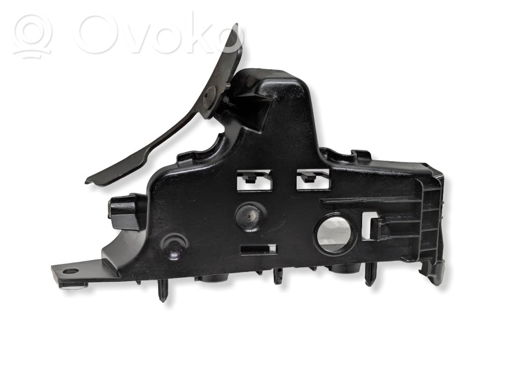 Front bumper mounting bracket   8Y0807184