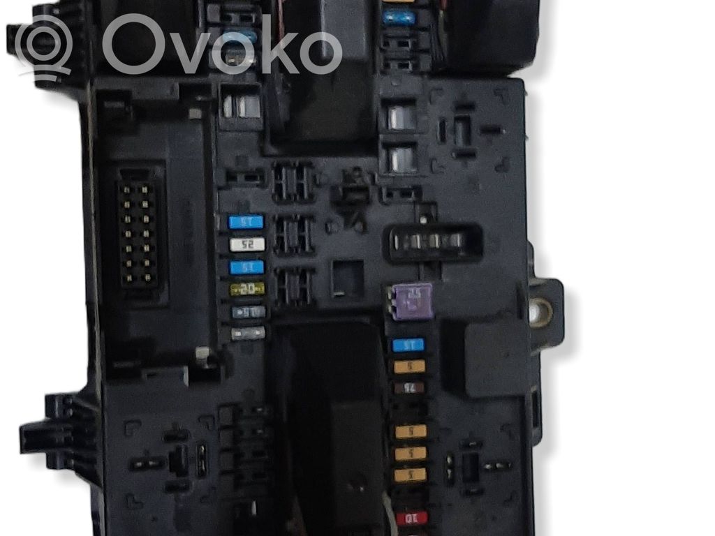 Opel Zafira B Skrzynka bezpieczników / Komplet 
