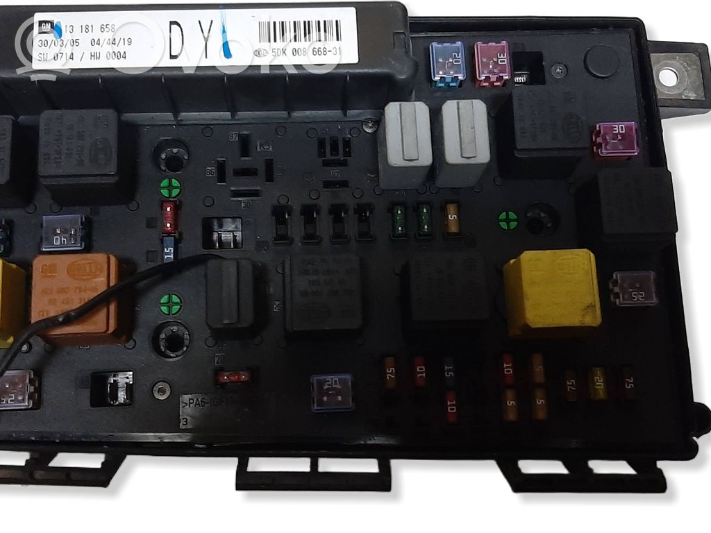 Opel Astra H Drošinātāju kaste (komplekts) 