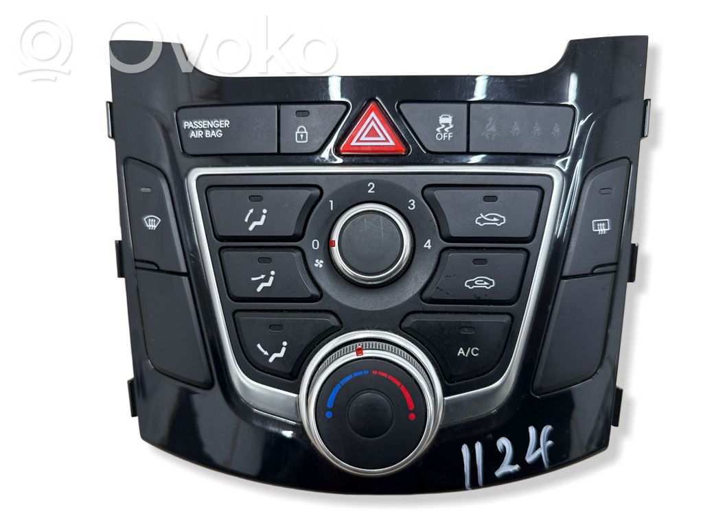 Hyundai i30 Panel klimatyzacji 