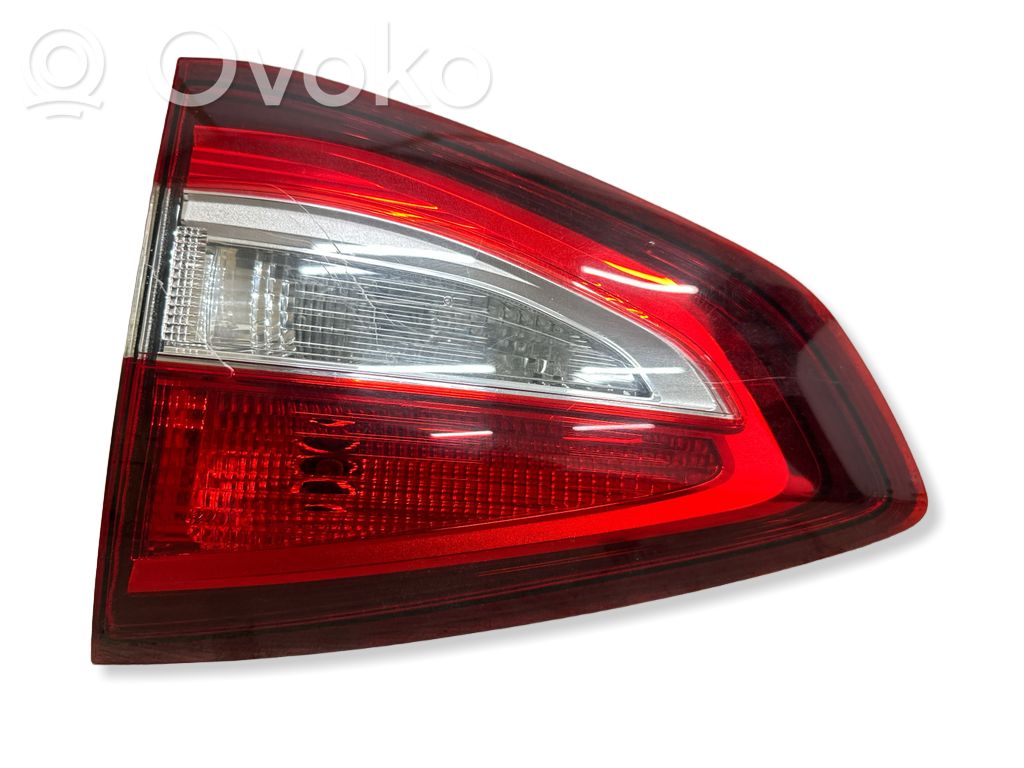 Ford C-MAX II Galinis žibintas dangtyje 