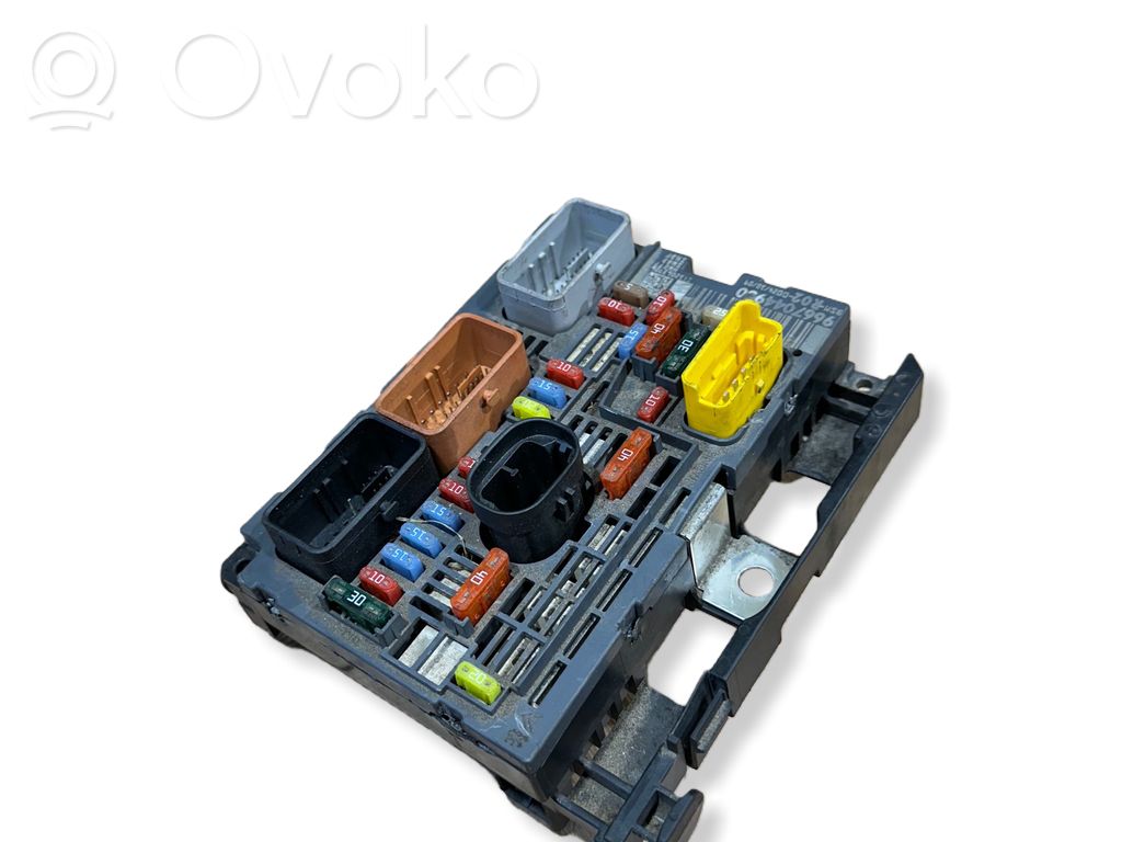 Peugeot 407 Módulo de fusible 