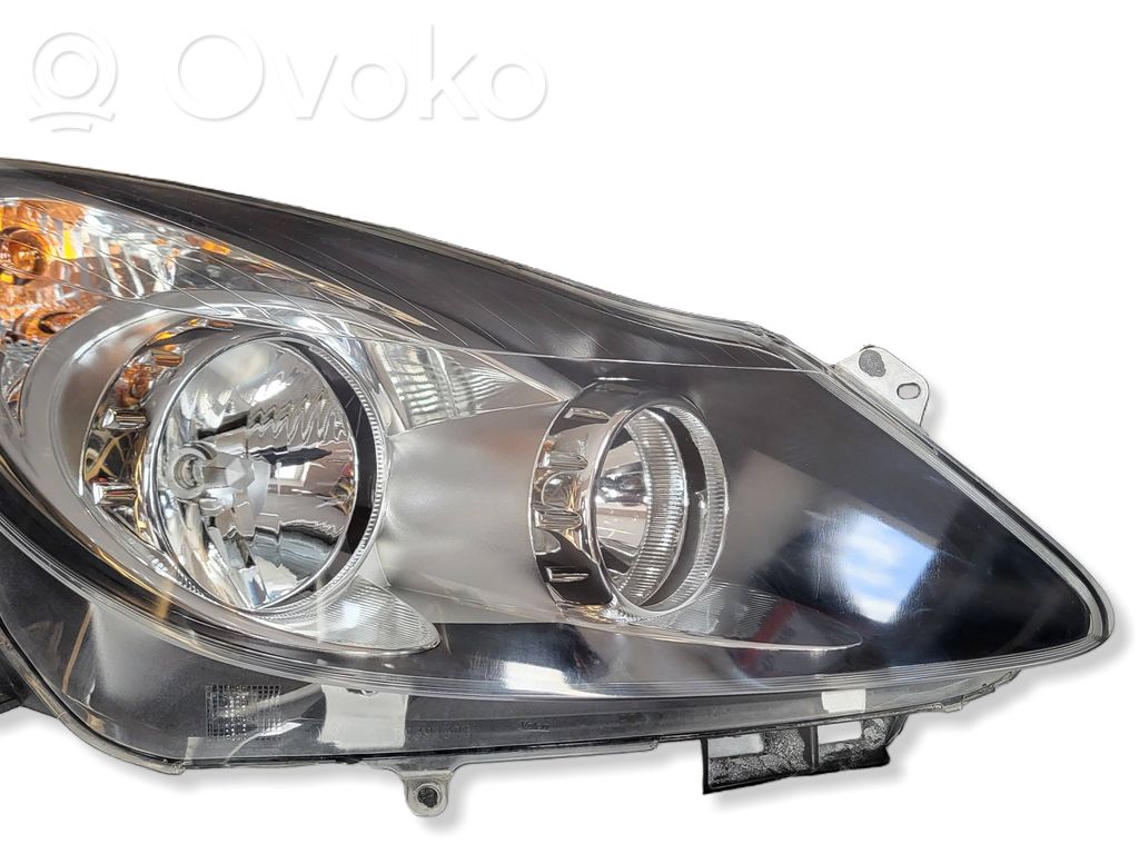 Opel Corsa D Lampa przednia 