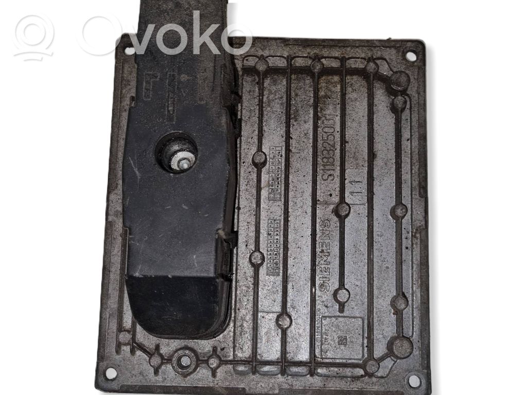 Engine control unit/module   2U7A12A650UD,S118763004D