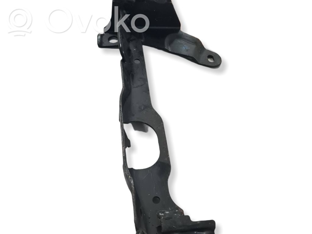 Toyota Yaris Panel mocowania chłodnicy / góra 
