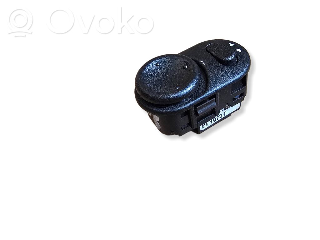 Wing mirror switch   3795083E20