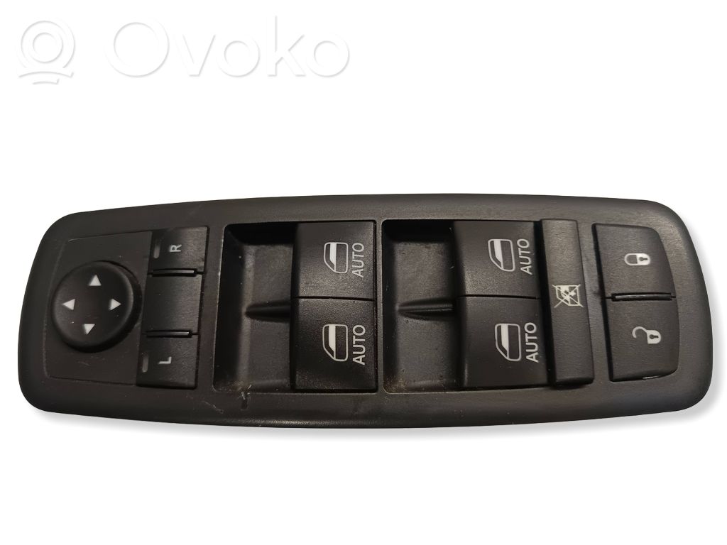 Chrysler Pacifica Electric window control switch 