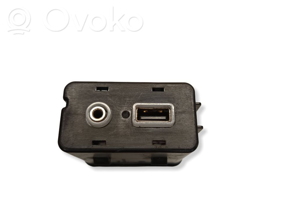 Chrysler Pacifica USB socket connector 