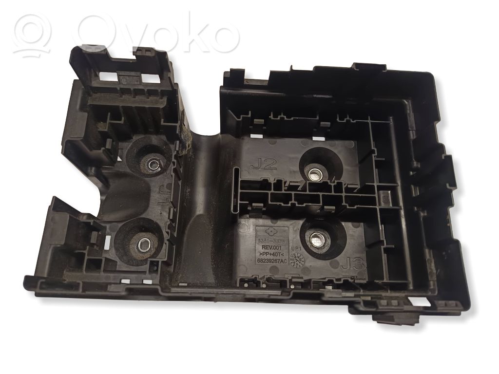 Chrysler Pacifica Fuse box set 