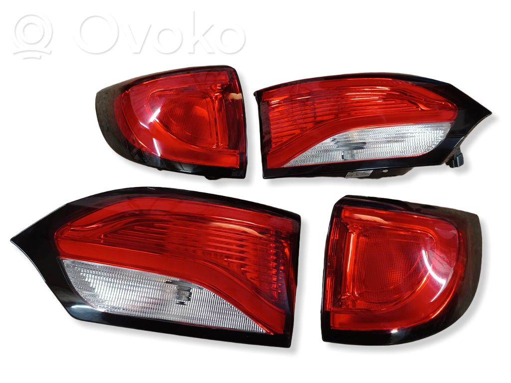 Chrysler Pacifica Rear/tail lights set 
