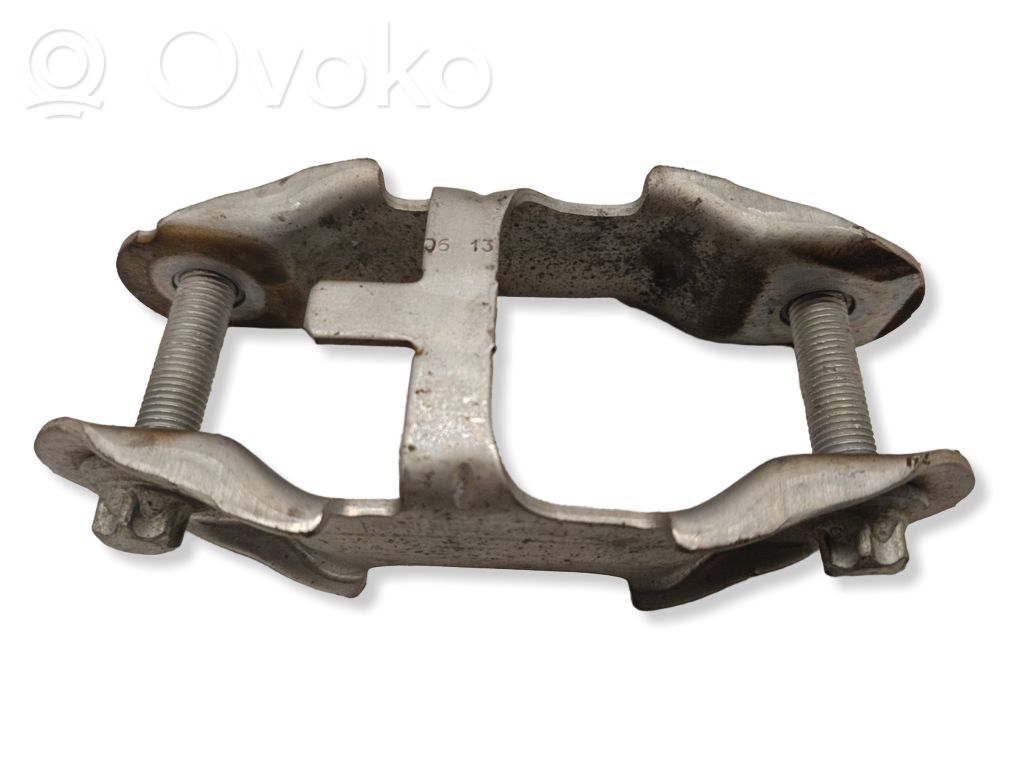 Mercedes-Benz B W246 W242 Engine mount bracket 